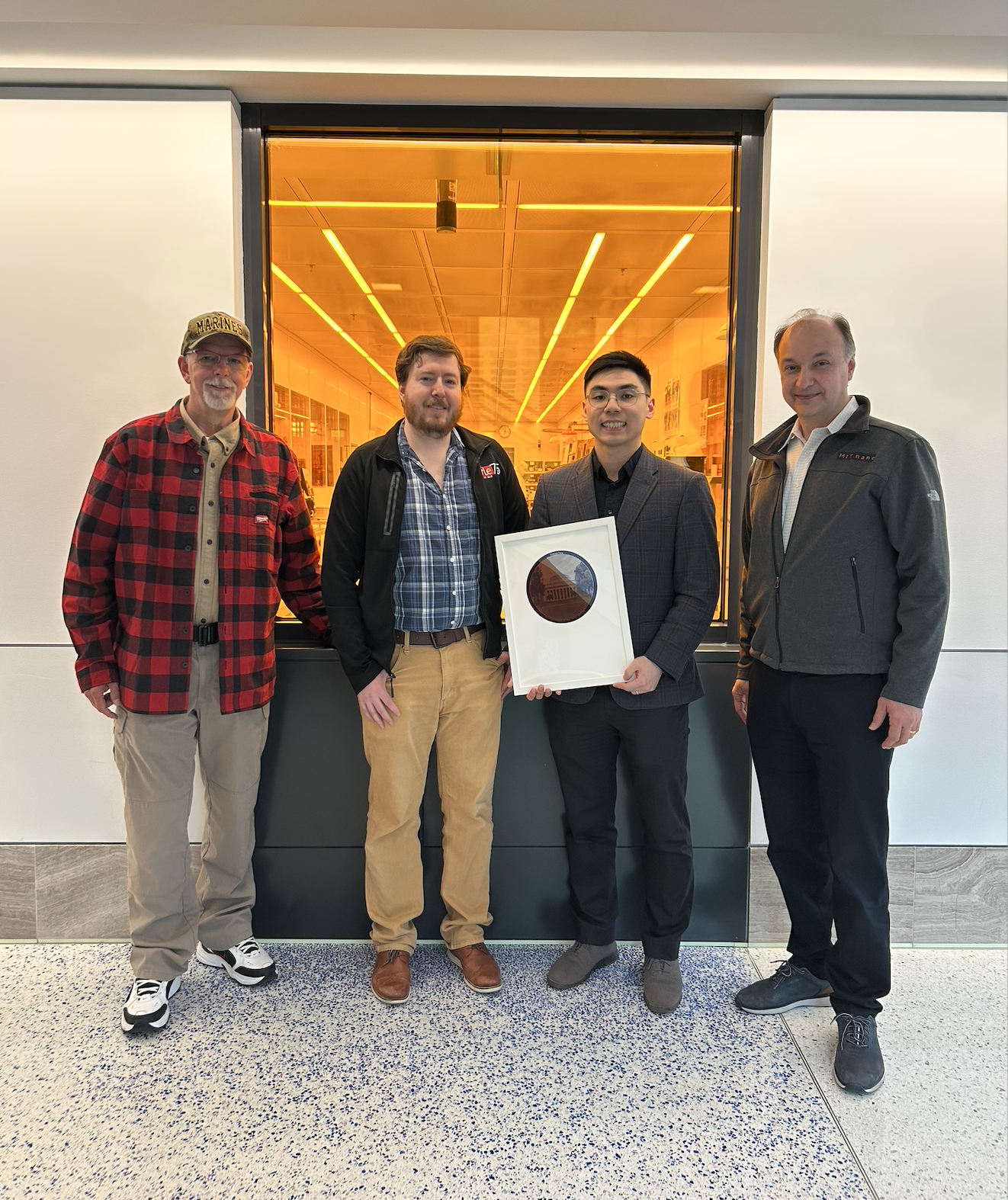 Dennis Grimard, Kevin O'Brien, Kaidong Peng, Vladimir Bulovic